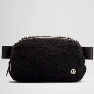 Lululemon Athletica Everywhere Fleece Belt Bag (Black)